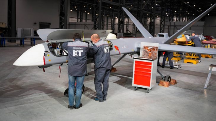 Montáž dronu Orion od Kronstadtu