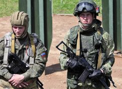 Vojáci s vybavením Ratnik