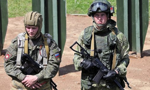 Vojáci s vybavením Ratnik