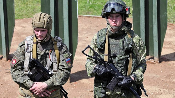 Vojáci s vybavením Ratnik