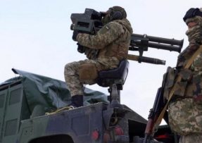Ukrajinští vojáci s MANPADS, mobilní tým protivzdušné obrany