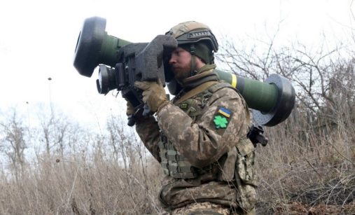 Ukrajinský voják s FGM-148 Javelin