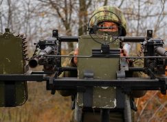 Ukrajinský voják s kulometem PKT, mobilní tým protivzdušné obrany