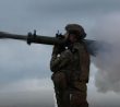 Ukrajinský voják střílí z RPG-27