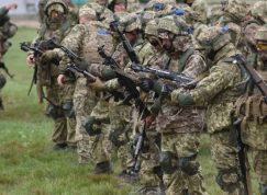 Ukrajinští vojáci na cvičišti