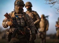 Maskovaní vojáci na Ukrajině