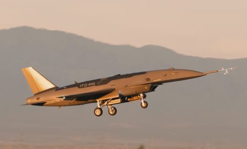Dron YFQ-44A