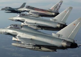 Eurofightery Typhoon ve formaci