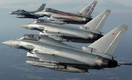 Eurofightery Typhoon ve formaci
