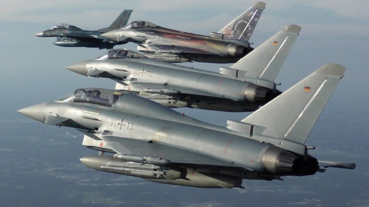Eurofightery Typhoon ve formaci