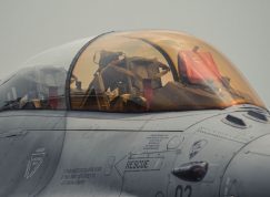 Kabina F-16