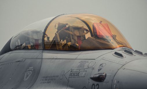Kabina F-16