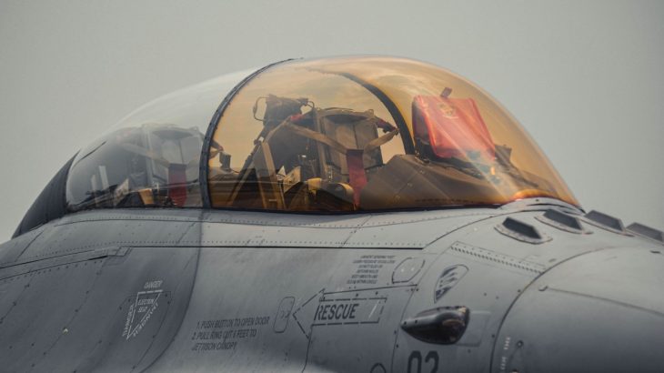 Kabina F-16
