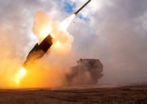 Střelba z M142 HIMARS