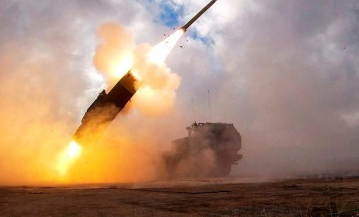 Střelba z M142 HIMARS