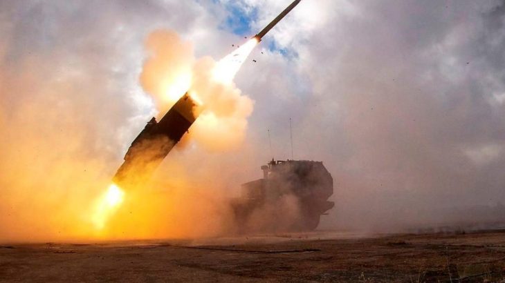 Střelba z M142 HIMARS