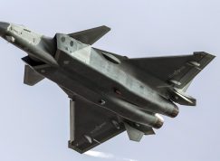 J-20 v letu