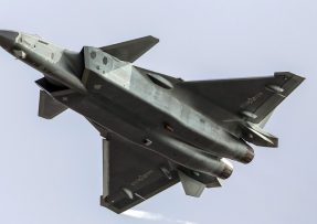 J-20 v letu