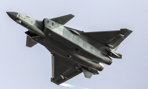 J-20 v letu