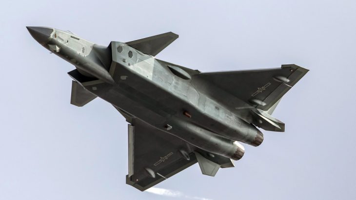 J-20 v letu