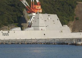 USS Zumwalt v Japonsku