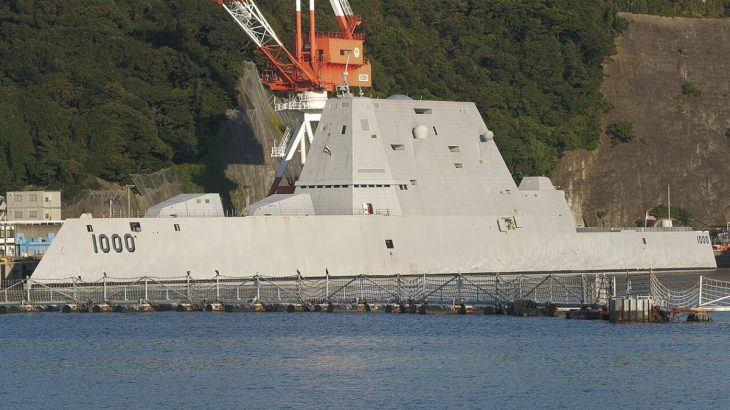 USS Zumwalt v Japonsku