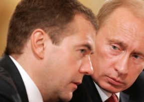Dmitrij Medveděv a Vladimir Putin