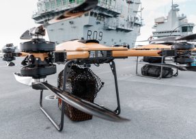 Dron na lodi