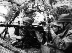 Vojáci s MG42