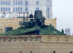 Protivzdušný systém Pancir na střeše budovy v Moskvě