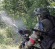 Ruský voják střílí na dron, mobilní jednotka PVO
