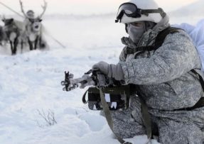 Ruští vojáci u severních hranic NATO