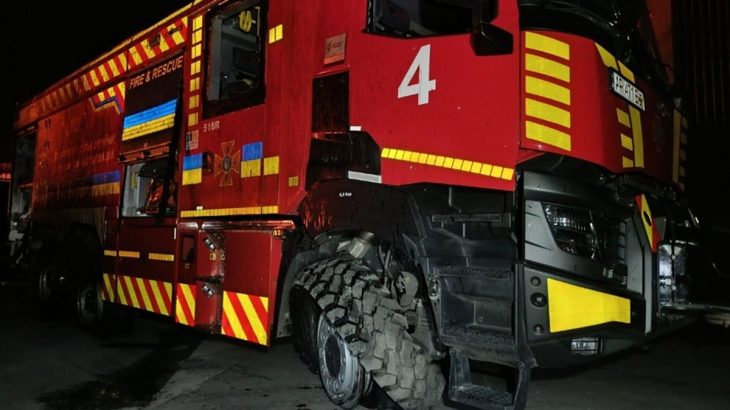 Auto ukrajinských hasičů po útoku ruským dronem