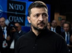 Volodymyr Zelenskyj v černém oblečení