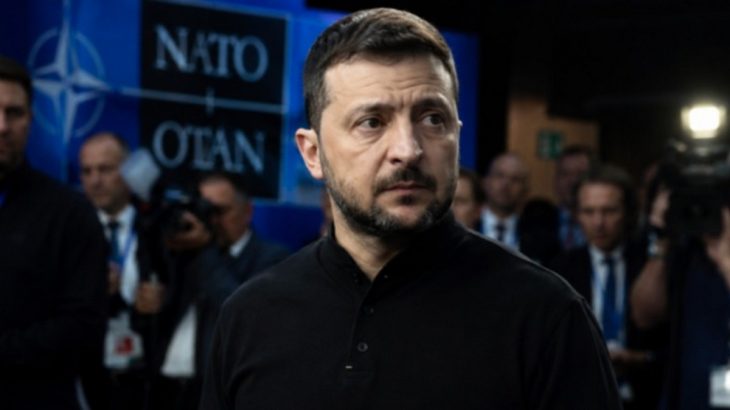 Volodymyr Zelenskyj v černém oblečení
