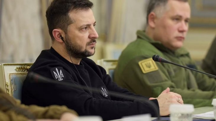 Volodymyr Zelenskyj na jednání s armádou