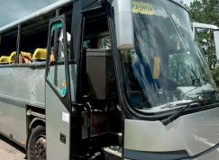 Autobus po zásahu dronem
