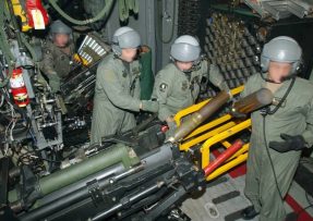 Houfnice 105 mm v AS-130