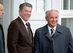 Michail Gorbačov a Ronald Raegan