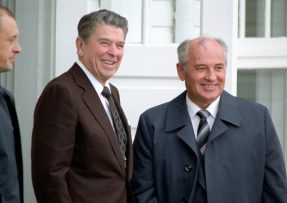 Michail Gorbačov a Ronald Raegan