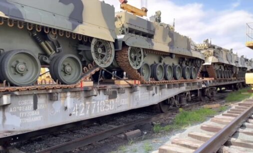 Ruská BMP-3 na vlaku