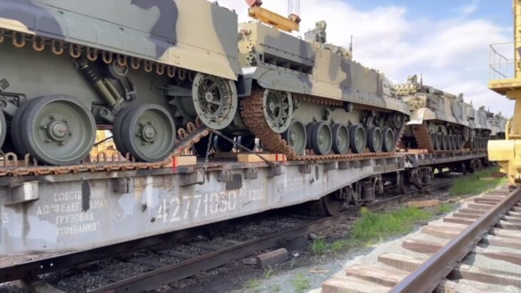 Ruská BMP-3 na vlaku