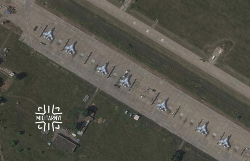 Ruské Su-35 zaparkované vedle sebe