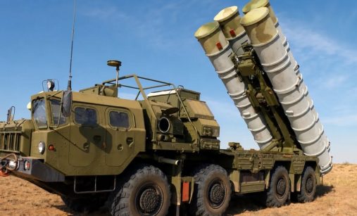 Odpalovací vozidlo systému S-400