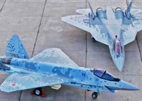 Maketa Su-75 s Su-57
