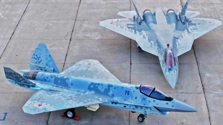 Maketa Su-75 s Su-57