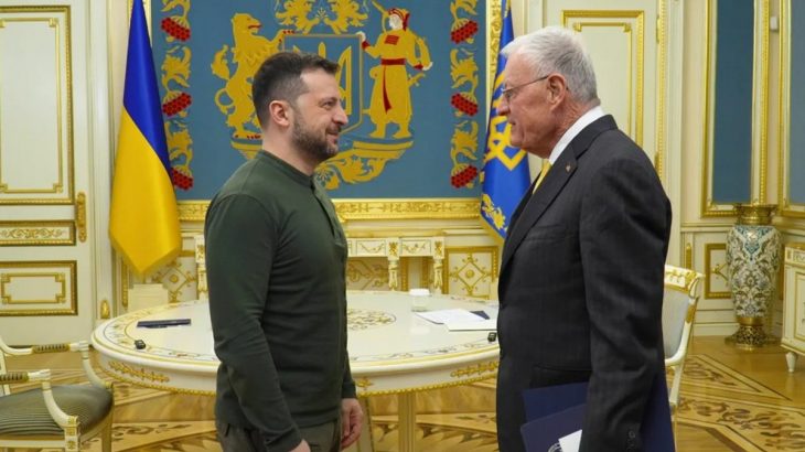 Volodymyr Zelenskyj při jednání