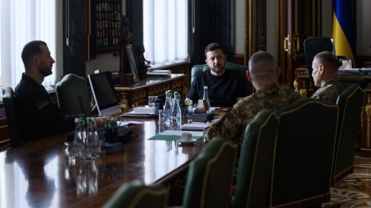 Zelenskyj jedná s vojenskými veliteli