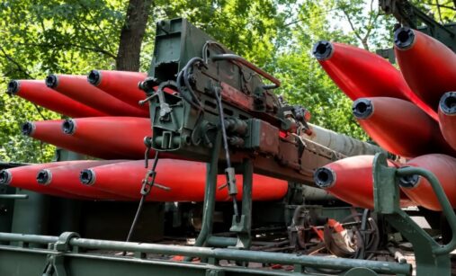 Rakety na nabíjecím vozidle pro BM-27 Uragan