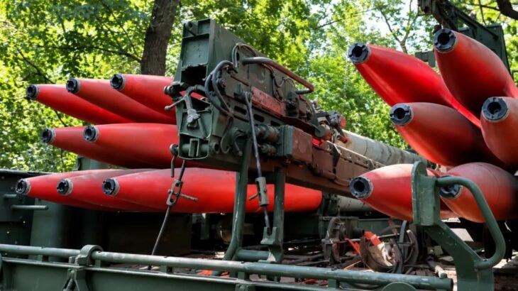 Rakety na nabíjecím vozidle pro BM-27 Uragan
